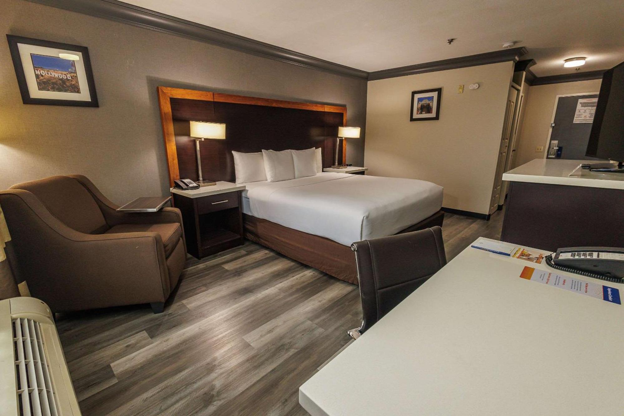 Comfort Inn & Suites Near Universal - N Hollywood - Burbank Los Ángeles Exterior foto